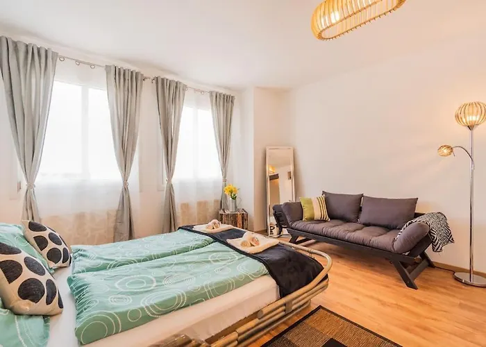 Top Location, Near Schoenbrunn